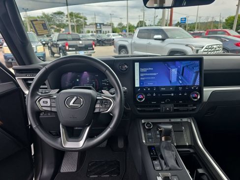 Used 2024 Lexus GX 550 w/ Cold Area Package AWD/4WD image 15