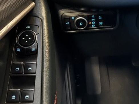 Used 2025 Ford Explorer ST-Line w/ ST-Line Street Pack AWD/4WD image 9