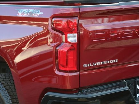 Used 2020 Chevrolet Silverado 1500 LT Trail Boss image 10