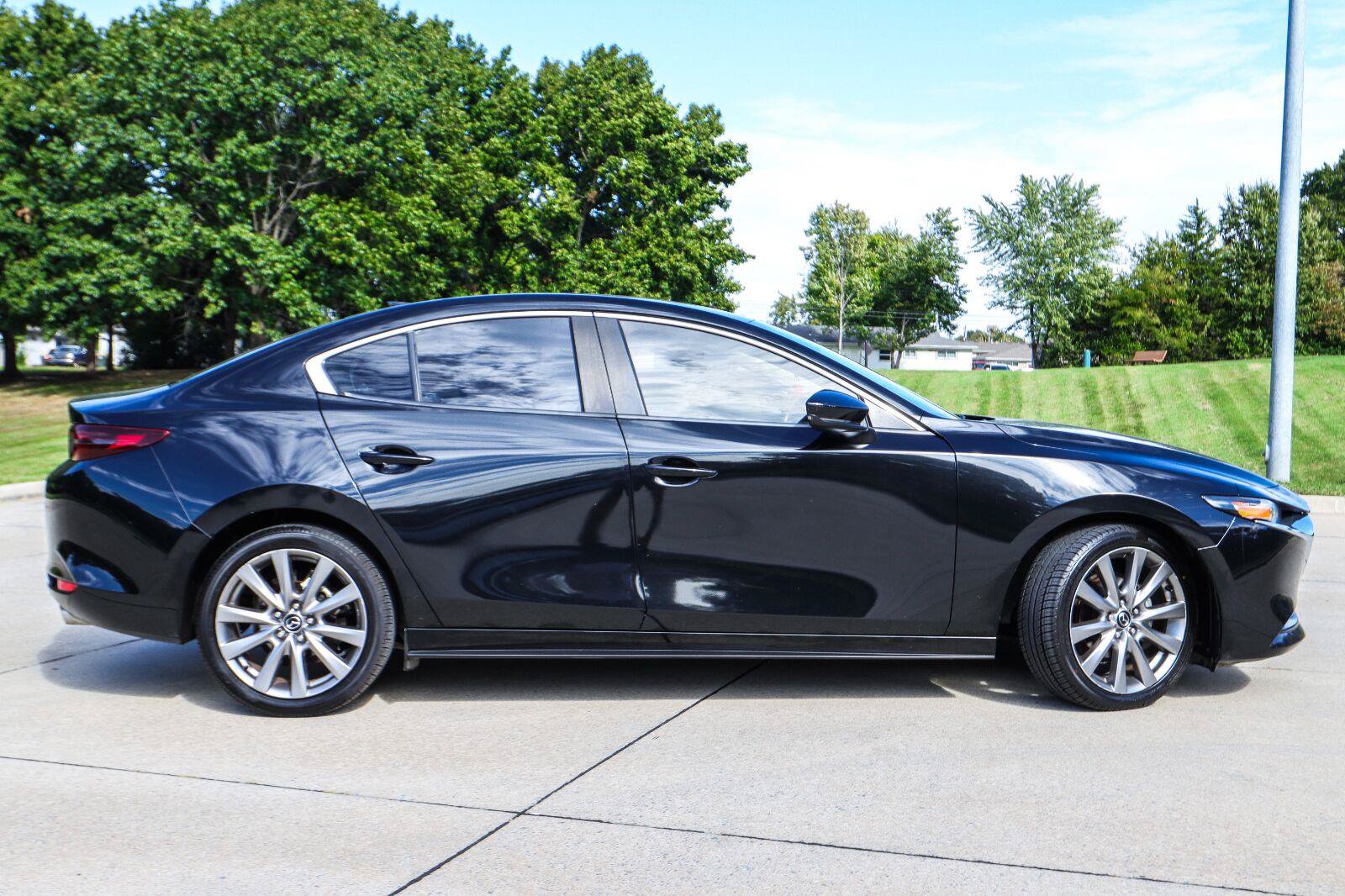 Used 2019 MAZDA MAZDA3 Sedan w/ Preferred Package FWD image 5