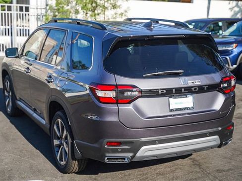 New 2025 Honda Pilot Touring image 7