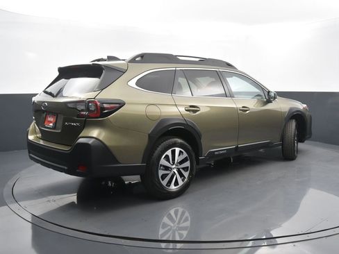 Used 2024 Subaru Outback Premium image 28