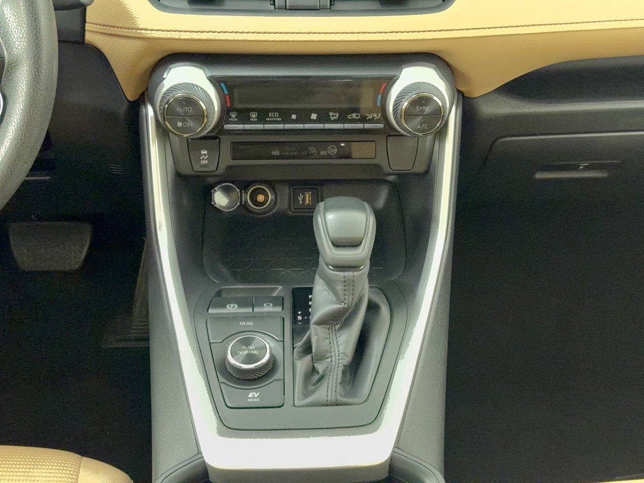 Certified 2025 Toyota RAV4 LE AWD/4WD image 22