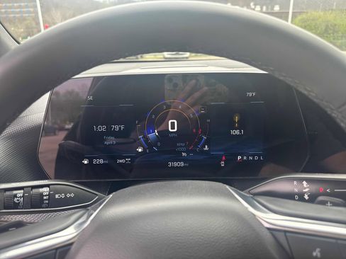 Used 2025 Chevrolet Equinox LT w/ Convenience Package II image 15