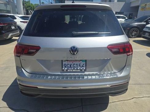 Used 2023 Volkswagen Tiguan SE w/ Panoramic Sunroof Package FWD image 6