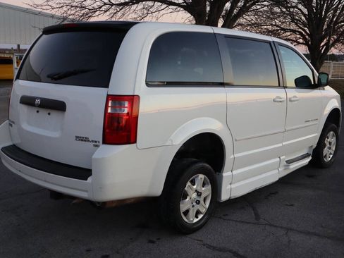 Used 2010 Dodge Grand Caravan SE w/ Climate Group image 7
