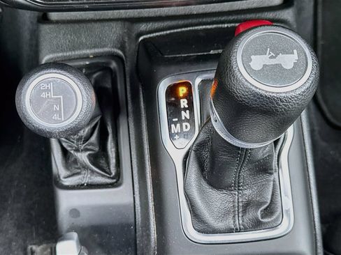 Certified 2022 Jeep Wrangler Unlimited Sport w/ Sun And Sound Package AWD/4WD image 18