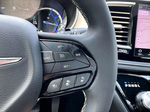 Used 2023 Chrysler Pacifica Limited w/ S Appearance Package FWD image 31