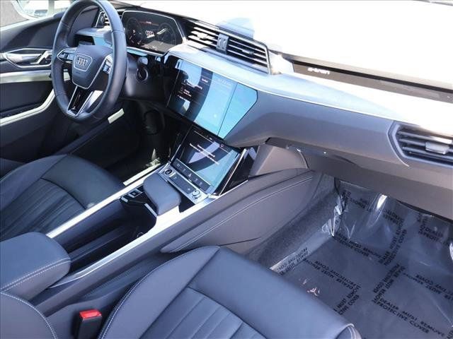 Used 2024 Audi Q8 e-tron Premium AWD/4WD image 28