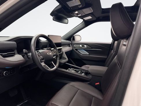 Used 2025 Ford Explorer Platinum image 10