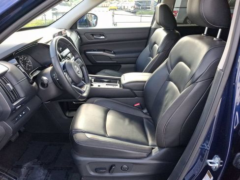 Certified 2025 Nissan Pathfinder SL FWD image 14