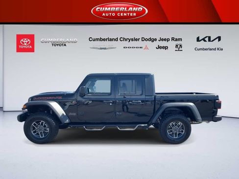 Used 2025 Jeep Gladiator Mojave w/ Convenience Group image 5