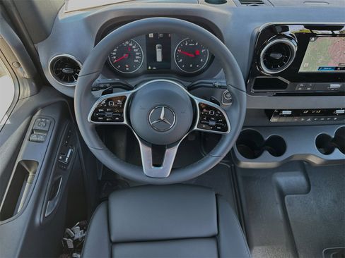 Used 2024 Mercedes-Benz Sprinter 2500 image 14