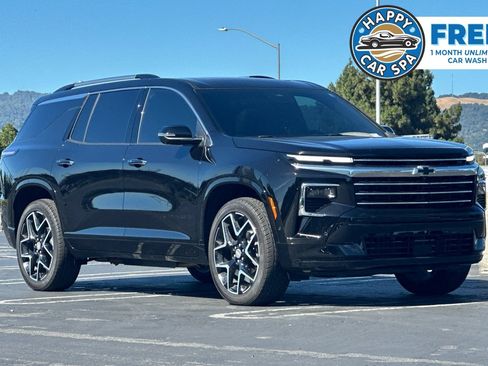 Used 2025 Chevrolet Traverse High Country w/ LPO, Floor Liner Package AWD/4WD image 1