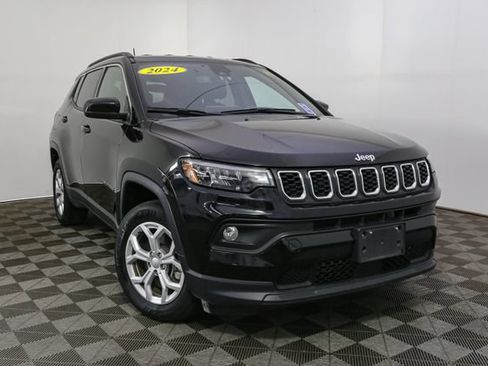 Used 2024 Jeep Compass Latitude AWD/4WD image 3