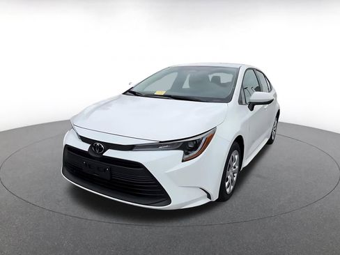 Used 2025 Toyota Corolla LE image 7