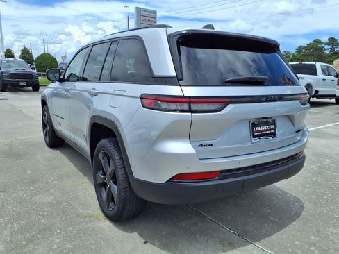 Used 2025 Jeep Grand Cherokee Limited w/ Black Appearance Package AWD/4WD image 2
