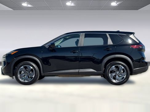 Used 2025 Nissan Rogue SV FWD image 2