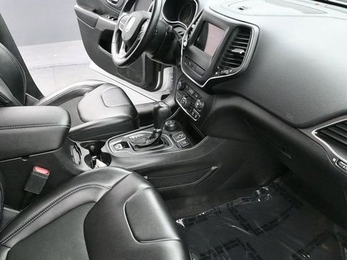 Used 2020 Jeep Cherokee Latitude Plus image 21