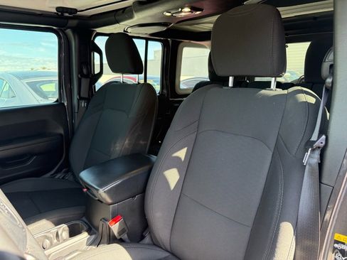 Used 2022 Jeep Wrangler Unlimited Sport image 3
