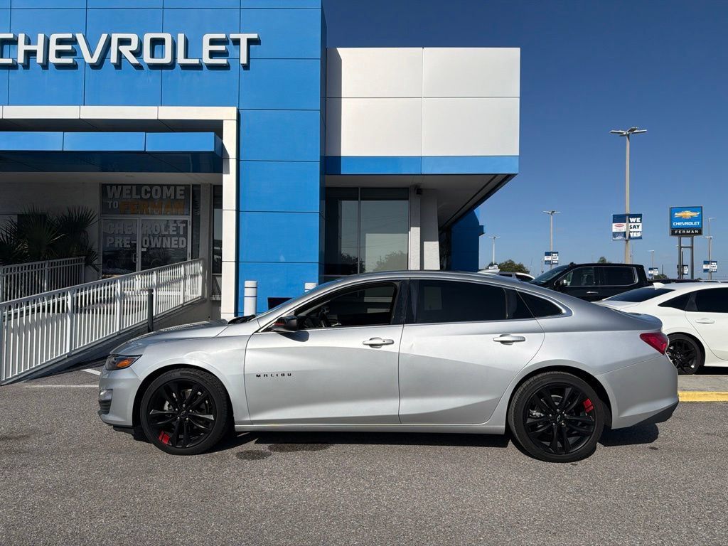 Used 2022 Chevrolet Malibu LT w/ Leather Package FWD image 3