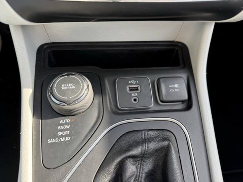 Used 2022 Jeep Cherokee Latitude Lux AWD/4WD image 23