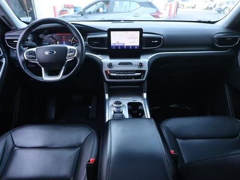 Used 2022 Ford Explorer XLT w/ Equipment Group 202A image 24