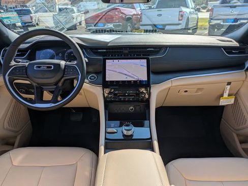 New 2025 Jeep Grand Cherokee Limited image 31