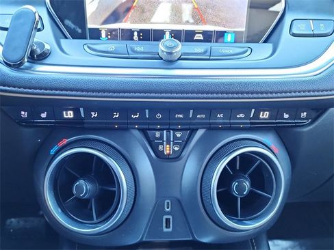 Used 2022 Chevrolet Blazer Premier w/ Enhanced Convenience Package image 25