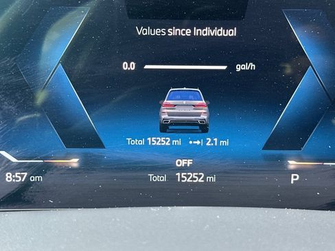 Used 2024 BMW X7 xDrive40i w/ M Sport Package AWD/4WD image 26