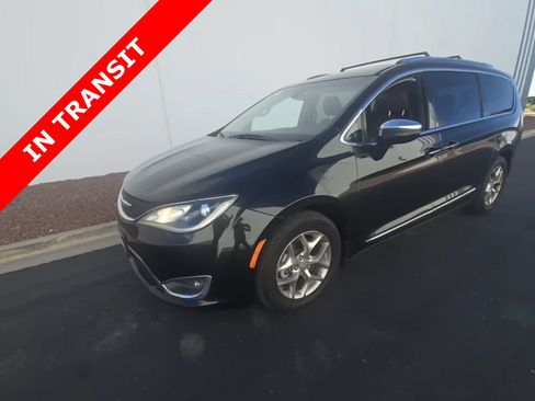 Used 2017 Chrysler Pacifica Limited FWD image 1