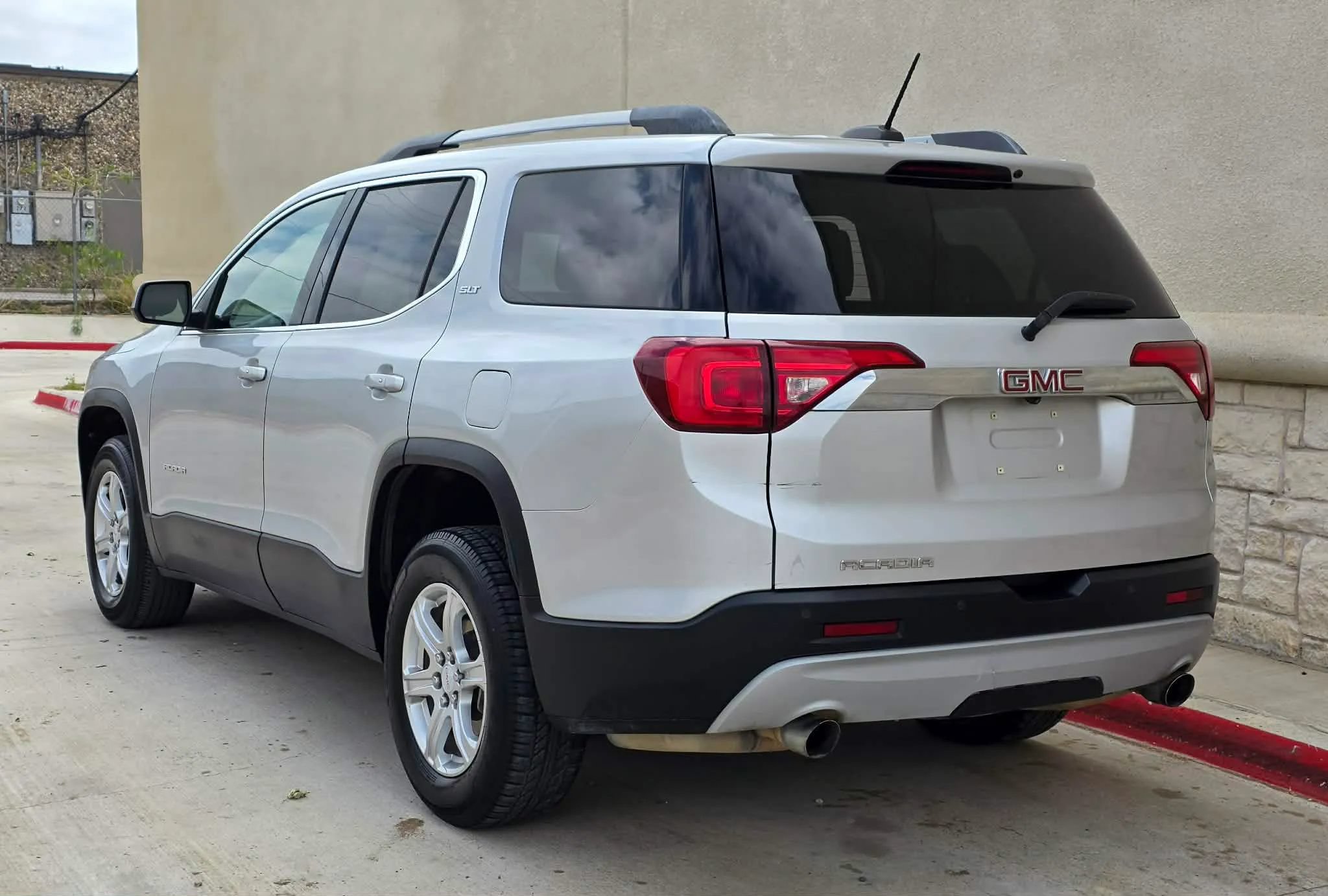 Used 2019 GMC Acadia SLT FWD image 6