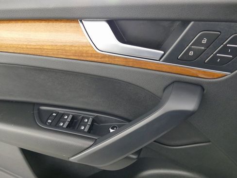 Used 2022 Audi Q5 2.0T Premium w/ Convenience Package image 11