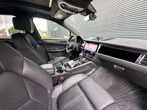 Certified 2024 Porsche Macan AWD/4WD image 38