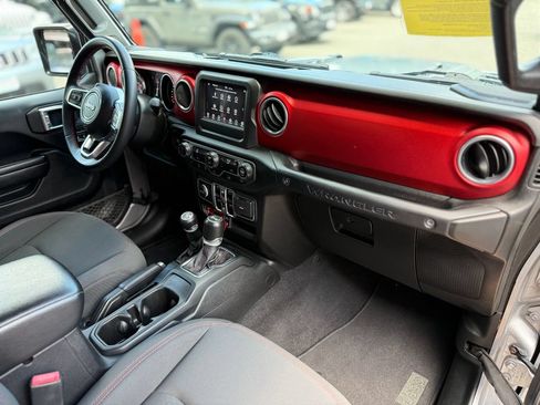 Used 2021 Jeep Wrangler Unlimited Rubicon AWD/4WD image 13
