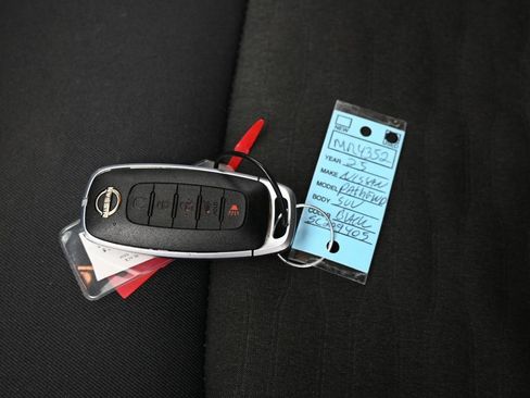 Used 2025 Nissan Pathfinder SV image 24