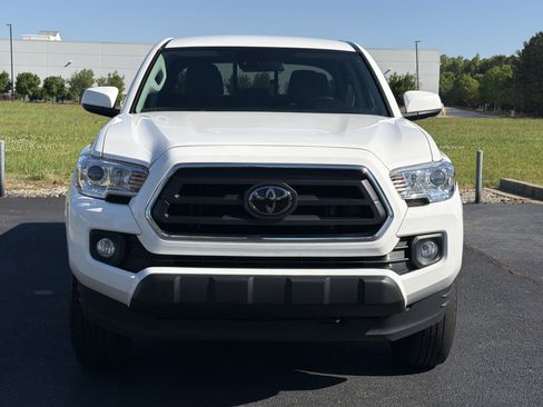 Used 2022 Toyota Tacoma SR5 image 3