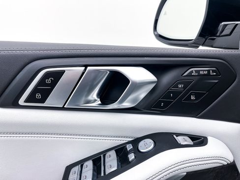 Used 2023 BMW X7 xDrive40i w/ M Sport Package image 33