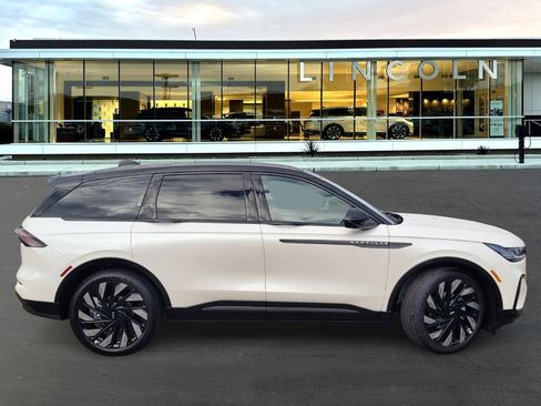 New 2026 Lincoln Nautilus Reserve w/ Jet Appearance Package image 3