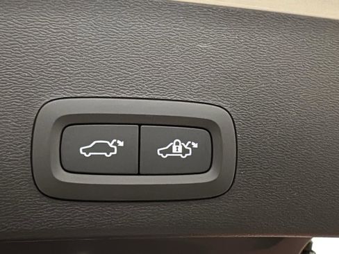 New 2026 Volvo XC40 B5 Ultra w/ Protection Package Premier image 30