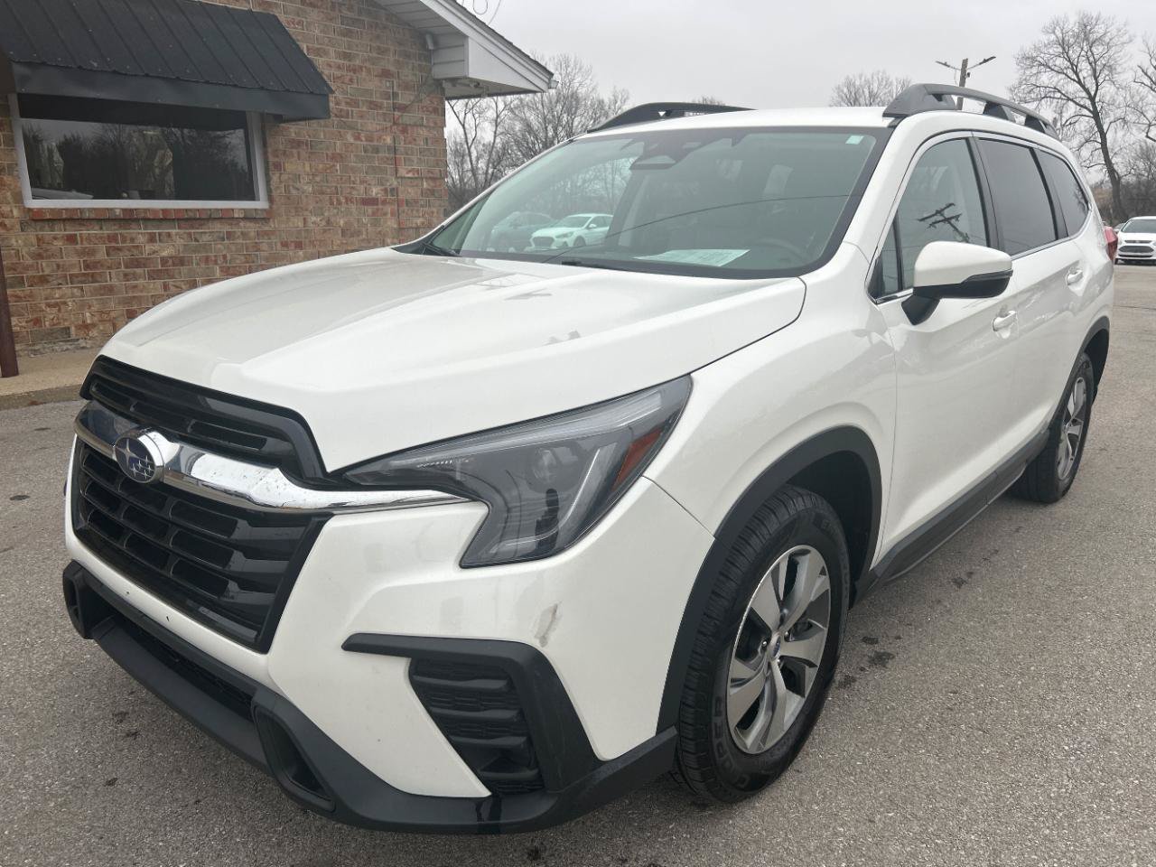 Used 2023 Subaru Ascent Premium w/ Convenience Package AWD/4WD image 1