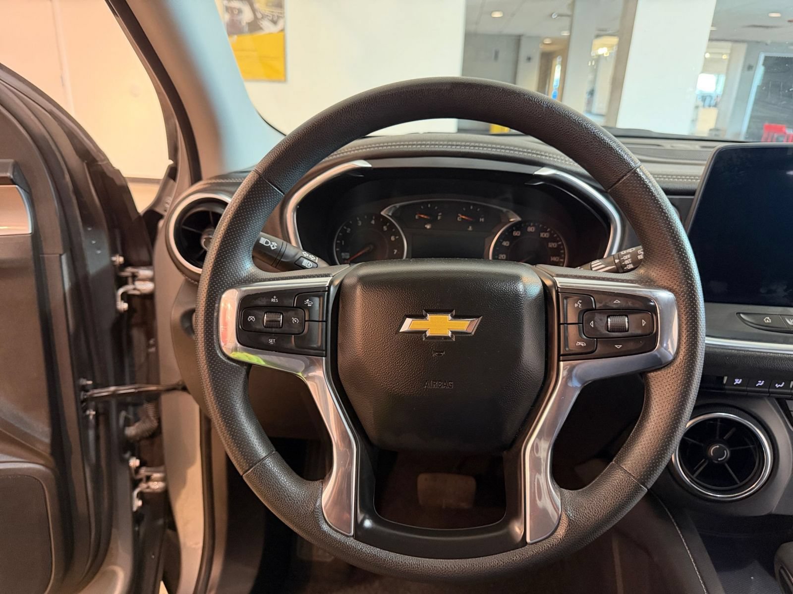 Used 2025 Chevrolet Blazer LT FWD image 28
