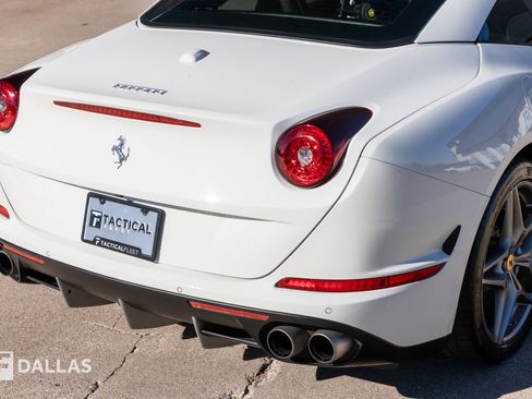 Used 2015 Ferrari California T image 16
