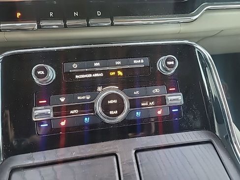 Used 2019 Lincoln Navigator L Reserve image 16