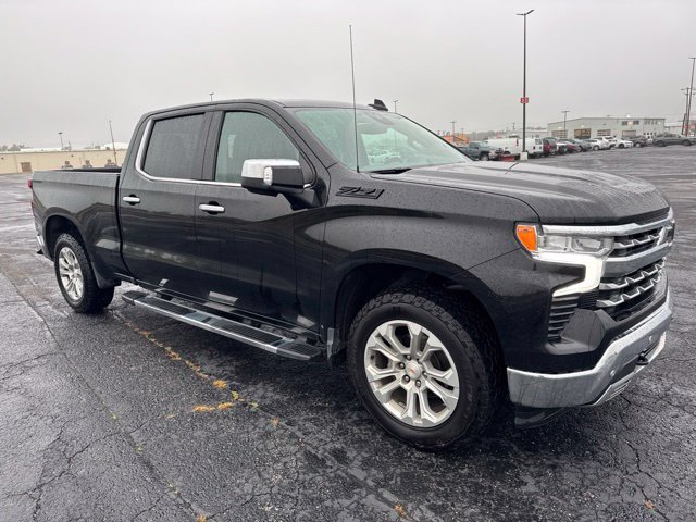 Used 2025 Chevrolet Silverado 1500 LTZ AWD/4WD image 3