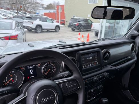 Used 2023 Jeep Gladiator Sport image 20
