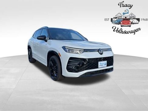 New 2025 Volkswagen Tiguan SE R-Line image 1