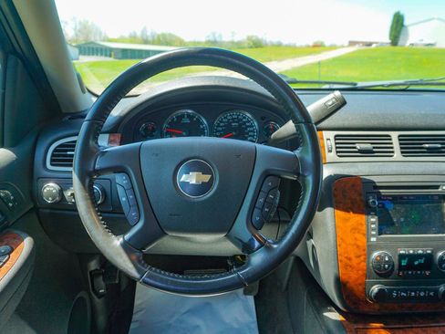 Used 2008 Chevrolet Suburban LTZ w/ LTZ Preferred Equipment Group AWD/4WD image 12
