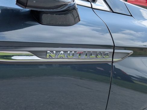 Used 2022 Lincoln Nautilus Reserve AWD/4WD image 9