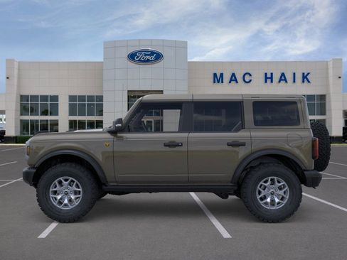 New 2025 Ford Bronco Badlands image 3